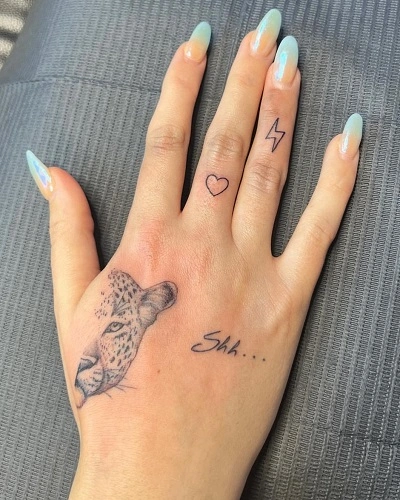 Simple Finger Tattoos for Women