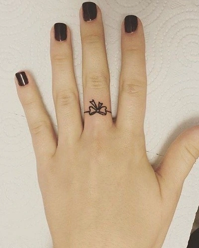 Simple Finger Tattoos for Women