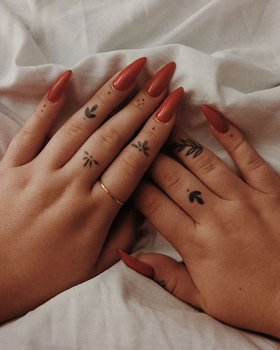 Simple Finger Tattoos for Women