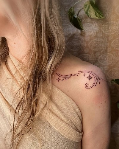 Simple Shoulder Tattoos for Women