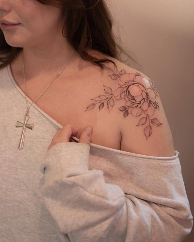 Simple Shoulder Tattoos for Women