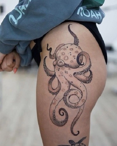 Women's Octopus Thigh Tattoo