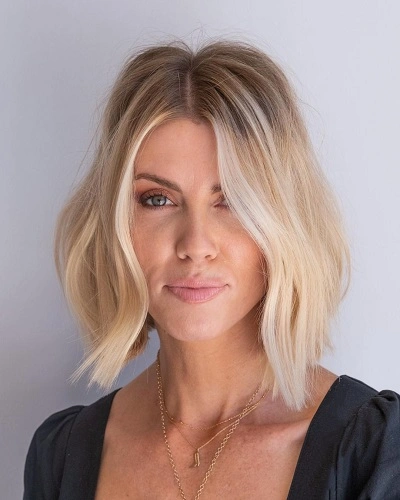 Blunt Lob with Middle Part