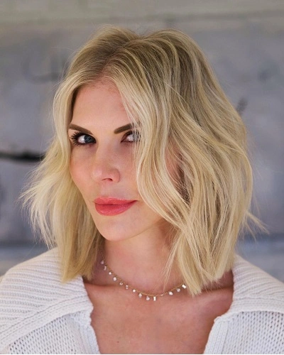 Blunt Lob with Middle Part