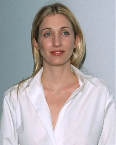 Carolyn Bessette Kennedy Sleek Blowoutf