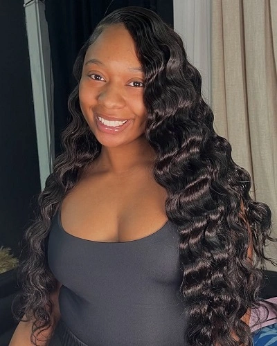 Side Parted Long Curls