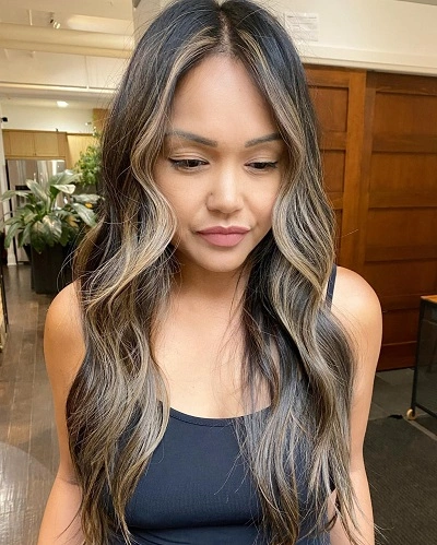Wavy Lob with Face Framing Highlights