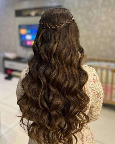 Layered Curls with Hair Chain