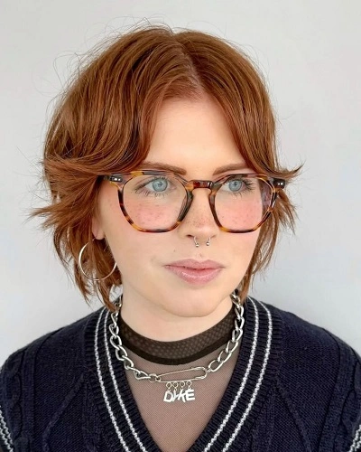 Short Haircuts for Women with Glasses 