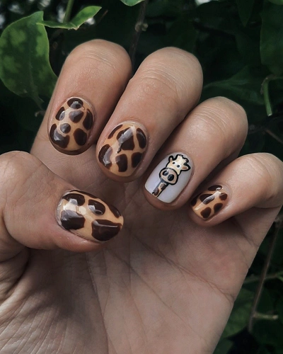 Giraffe Print Nail Art